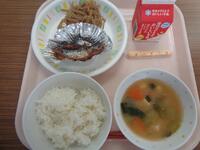 【歯と口の健康週間献立】いわしの梅煮・五目きんぴら・小松菜の味噌汁