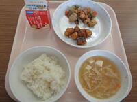 ご飯・牛乳・モウカザメのレモン風味・筑前煮・白菜の味噌汁